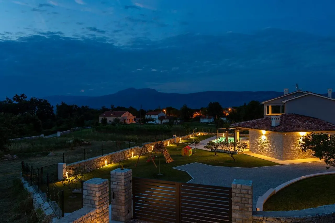 Amazing Design Villa Aeris With Private Pool, High Level Of Privacy - Wiibuk Sumber