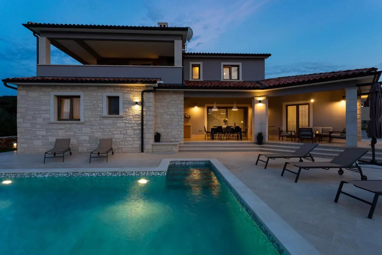 Amazing Design Villa Aeris With Private Pool, High Level Of Privacy - Wiibuk Sumber