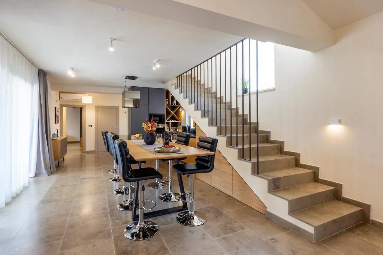 Amazing Design Villa Aeris With Private Pool, High Level Of Privacy - Wiibuk Šumber